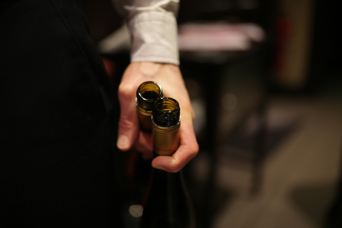 Keine Champagnerlaune: In der Gastronomie macht sich der Personalmangel bemerkbar, es fehlt es an qualifizierten Kräften.      Foto: Clemens Niedenthal