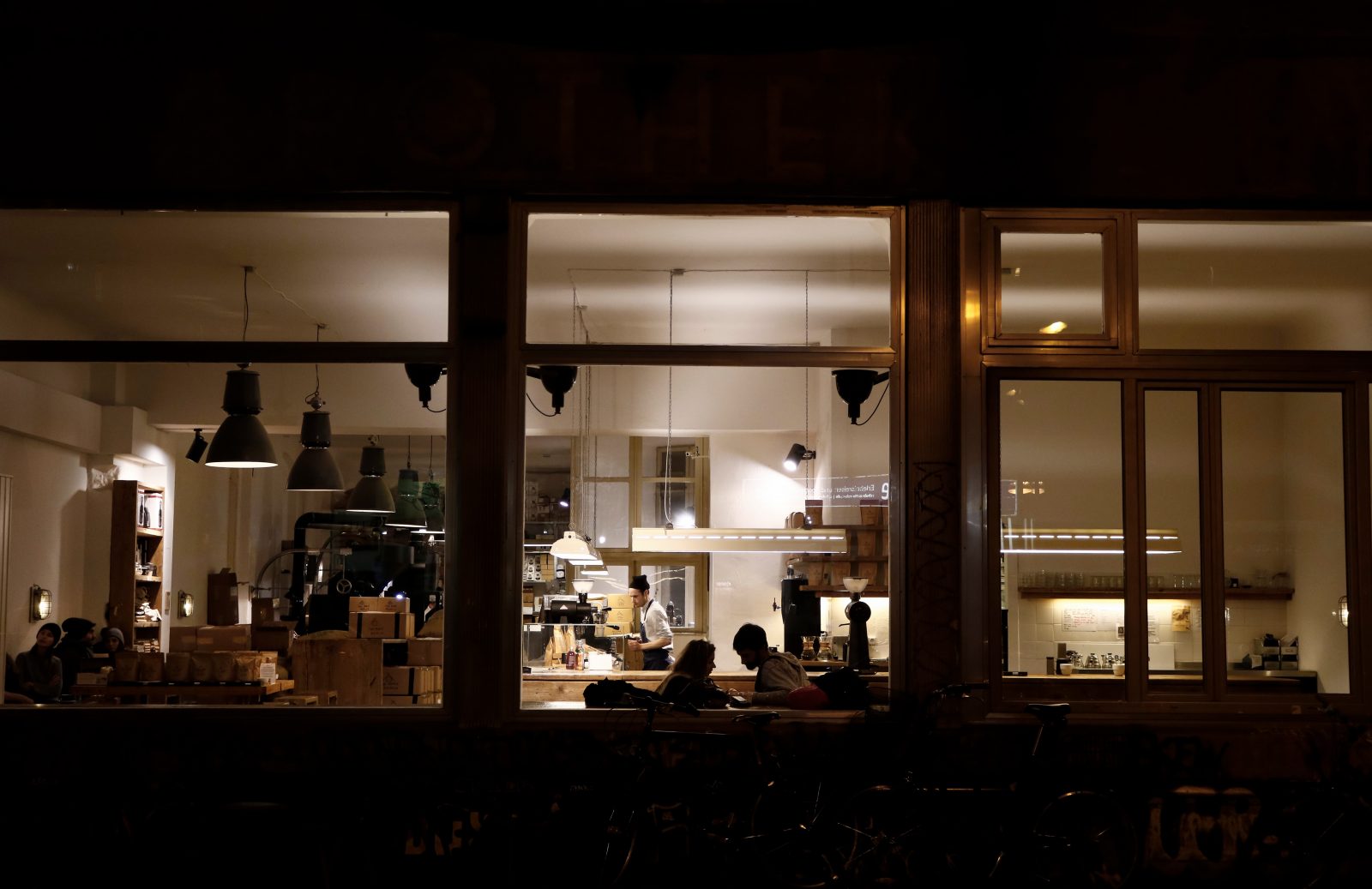 Damit Berliner Cafés offen haben können, braucht's die Bohne: The Barn Roastery looking majestic