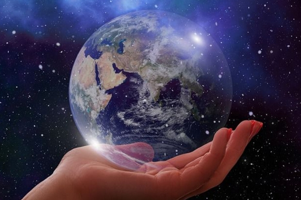 Foto: Die Zukunft der Menschheit liegt in der Hand jedes Einzelnen. (© Quelle: pixabay.com)
