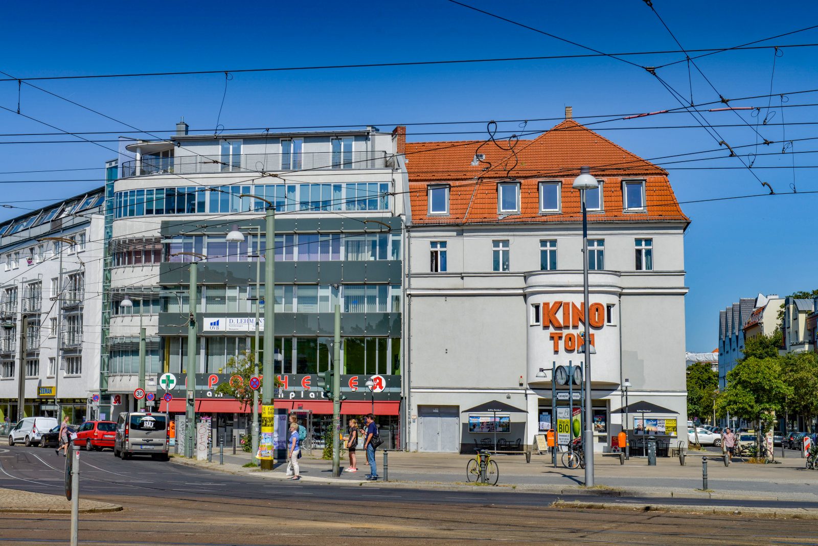 Das Traditionskino Toni liegt am Antonplatz, einem der zentralen Verkehrsknotenpunkte Weißensees. Foto: imago images / Schöning