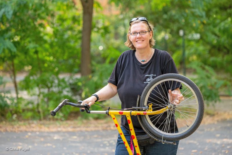 Annette Krüger bringt als Aktivistin Geflüchteten das Radfahren bei. Wir stellen sie im Rahmen des Internationalen Frauentags vor.
