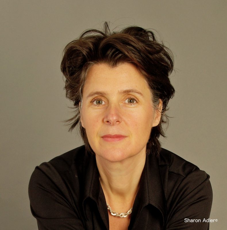 Als freischaffende Regisseurin, Autorin und Dramaturgin engagiert sich die Aktivistin Susan Reck für die Rechte von Randgruppen.