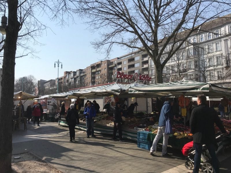 Der Winterfeldtmarkt in Berlin Schöneberg ist auch in der Corona-Zeit gut besucht.