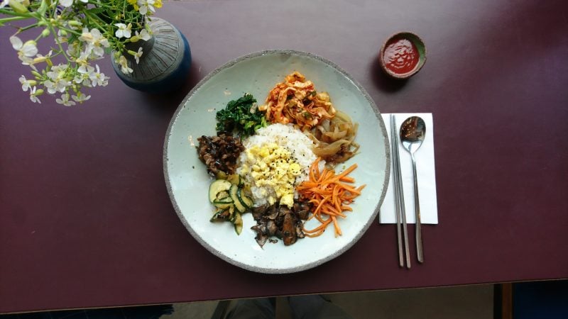 Koreanische Küche mit künstlerischem Flair im NaNum. Das Restaurant in Kreuzberg bietet die Speisen auch als Take-Away.   Foto: NaNum und Frau Jinok Kim