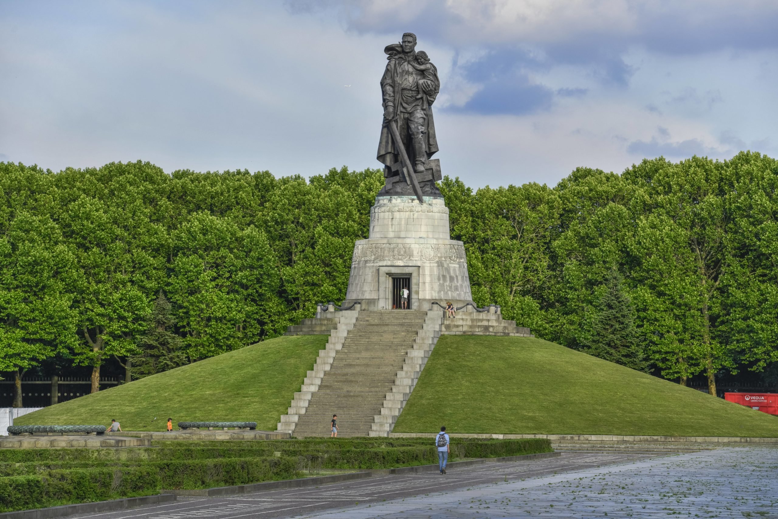 Das monumentale Sowjetische Ehrenmal im Treptower Park wurde zwischen 1946 und 1949 errichtet. Foto: Imago/Schöning
