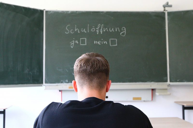 Schule und Corona. Gespräch mit einer Lehrerin an einem Gymnasium in Berlin über die Pandemie und die Herausforderungen des digitalen Unterrichtens.