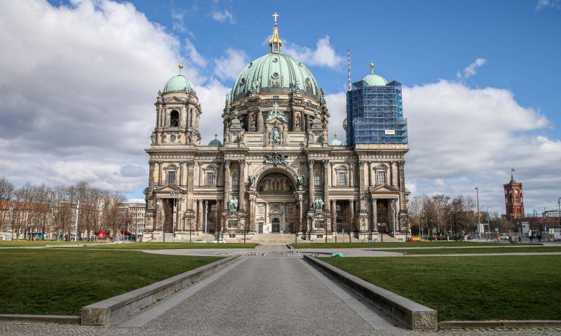 Wegen der Corona-Krise werden an Ostern die Gottesdienste aus dem Berliner Dom live im Internet übertragen.