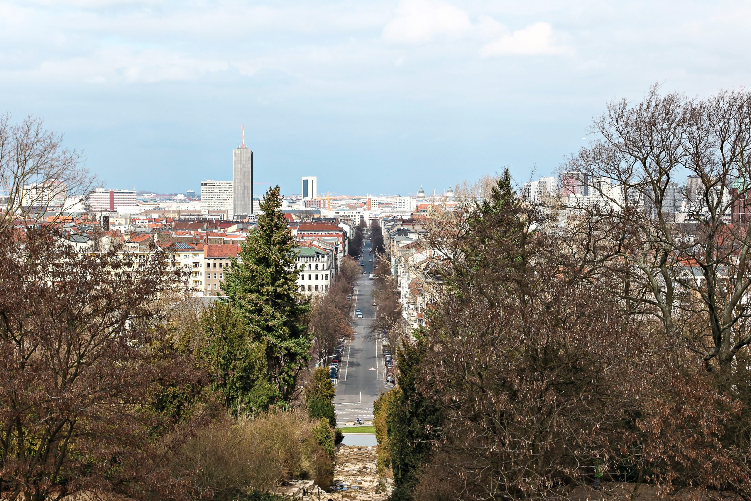 Ein schöner natürlicher Aussichtspunkt in Berlin ist der Kreuzberg.