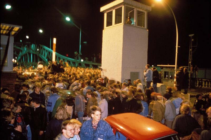 Maueröffnung auf der Bornholmer Stra0e, 9. November 1989