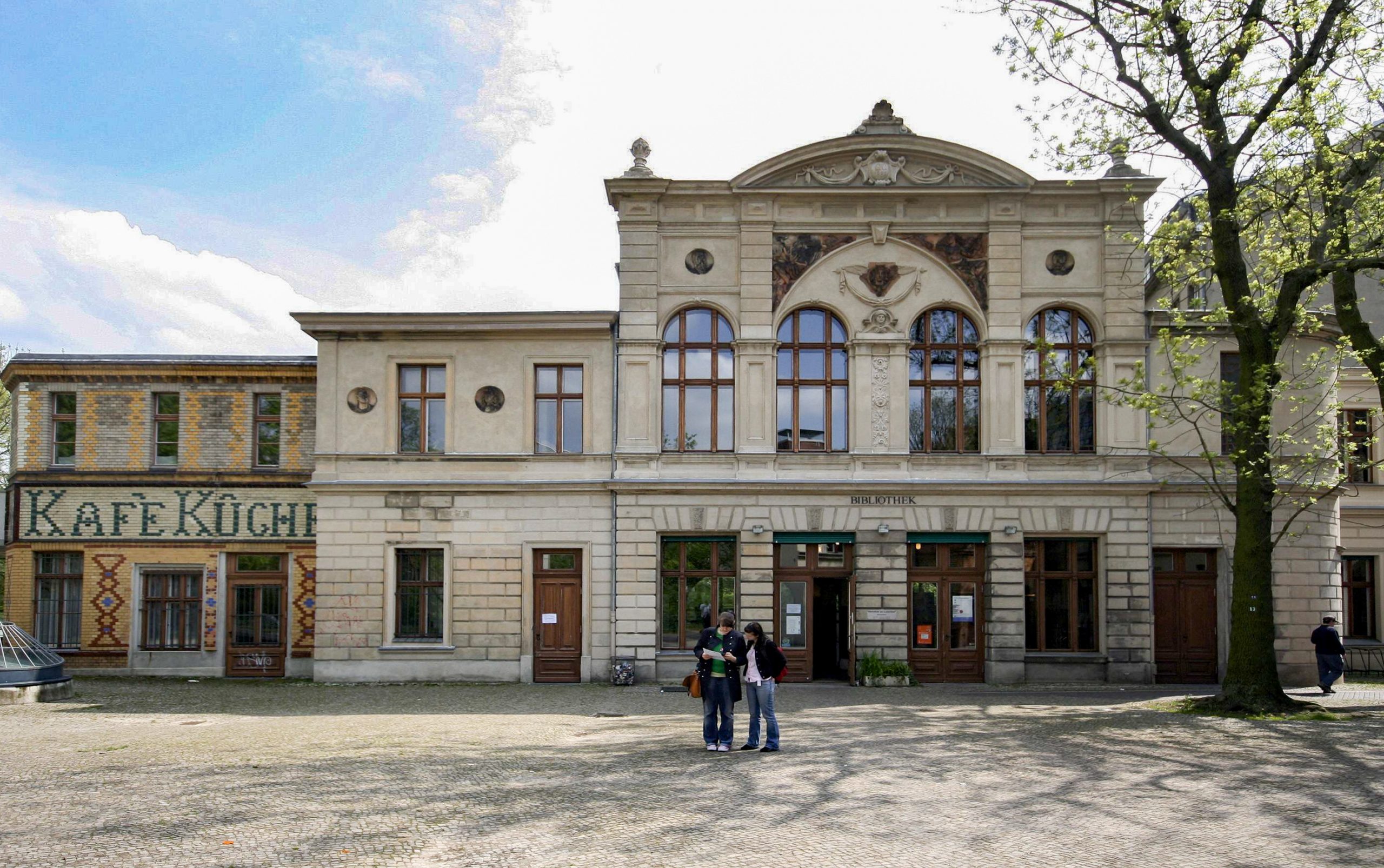 Die Bibliothek am Luisenbad befindet sich im Wedding, in der Nähe der Panke. Foto: Imago/Schöning