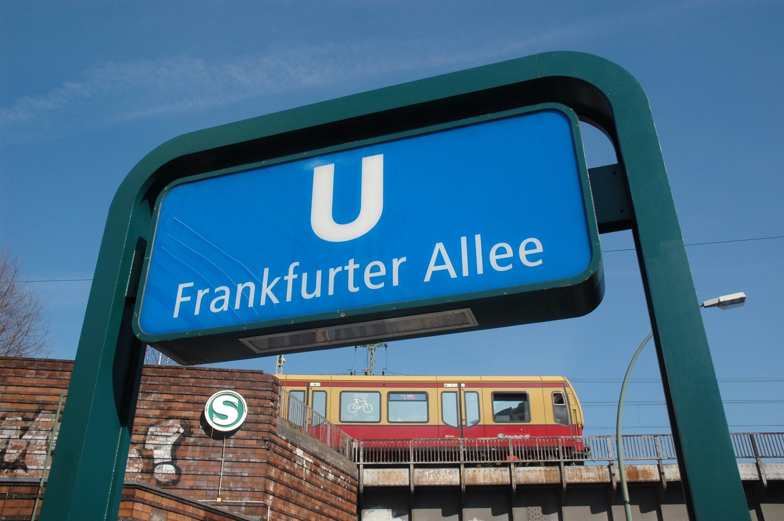 S- und U-Bahnhof Frankfurter Allee in Friedrichshain