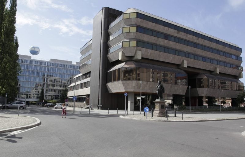 Heute steht die Botschaft der Tschechischen Republik auf der Südhälfte des ehemaligen Wilhelmplatzes. 