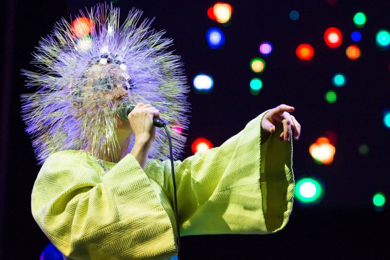 Björk Beim Berlin-Festival 2013. Offiziell abgesagt ist ihr Auftritt 2020 noch nicht, nichts zur Ticketrückgabe bekannt – auch, wenn es keine Chance gibt, dass er stattfindet. Foto: Imago/Star-Media