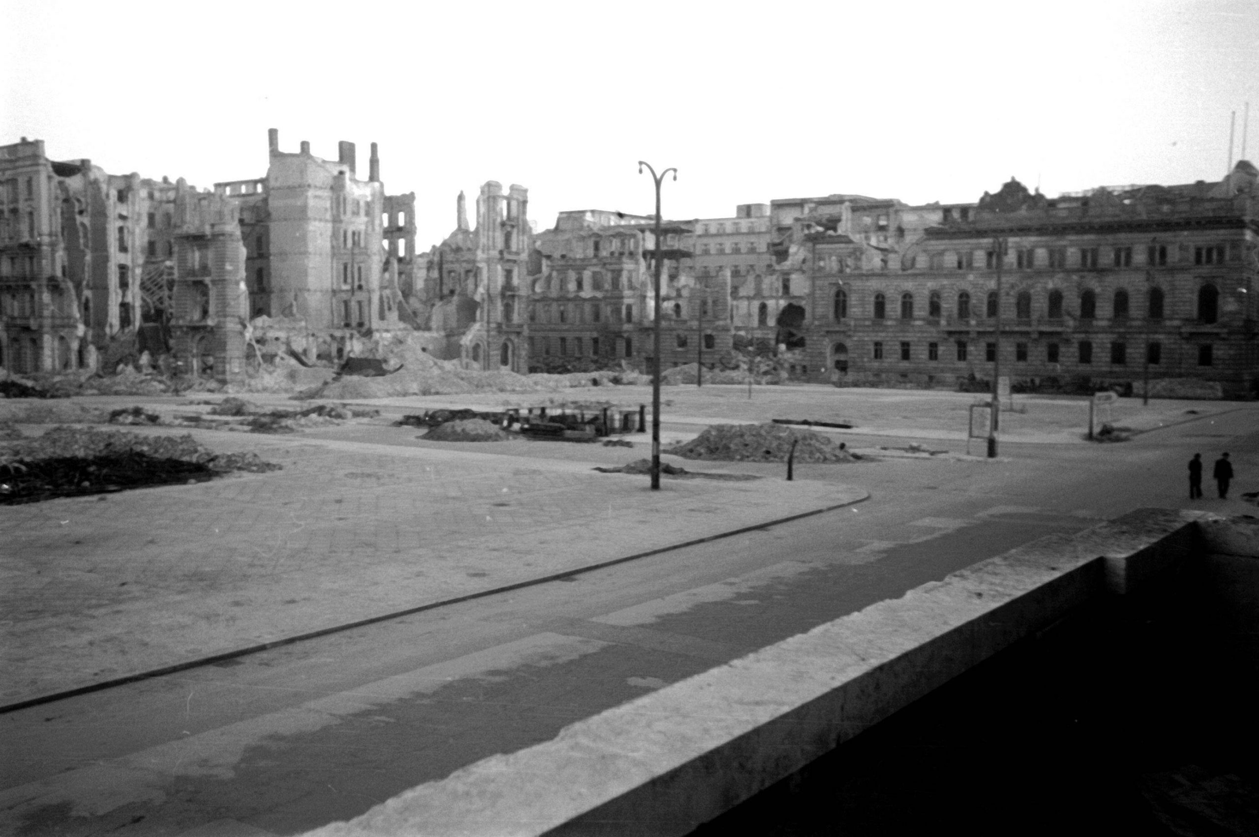 Fotos vom Kriegsende in Berlin: Der Wilhelmplatz und die Reichskanzlei wurden komplett zerstört. Berlin im Mai 1945. 