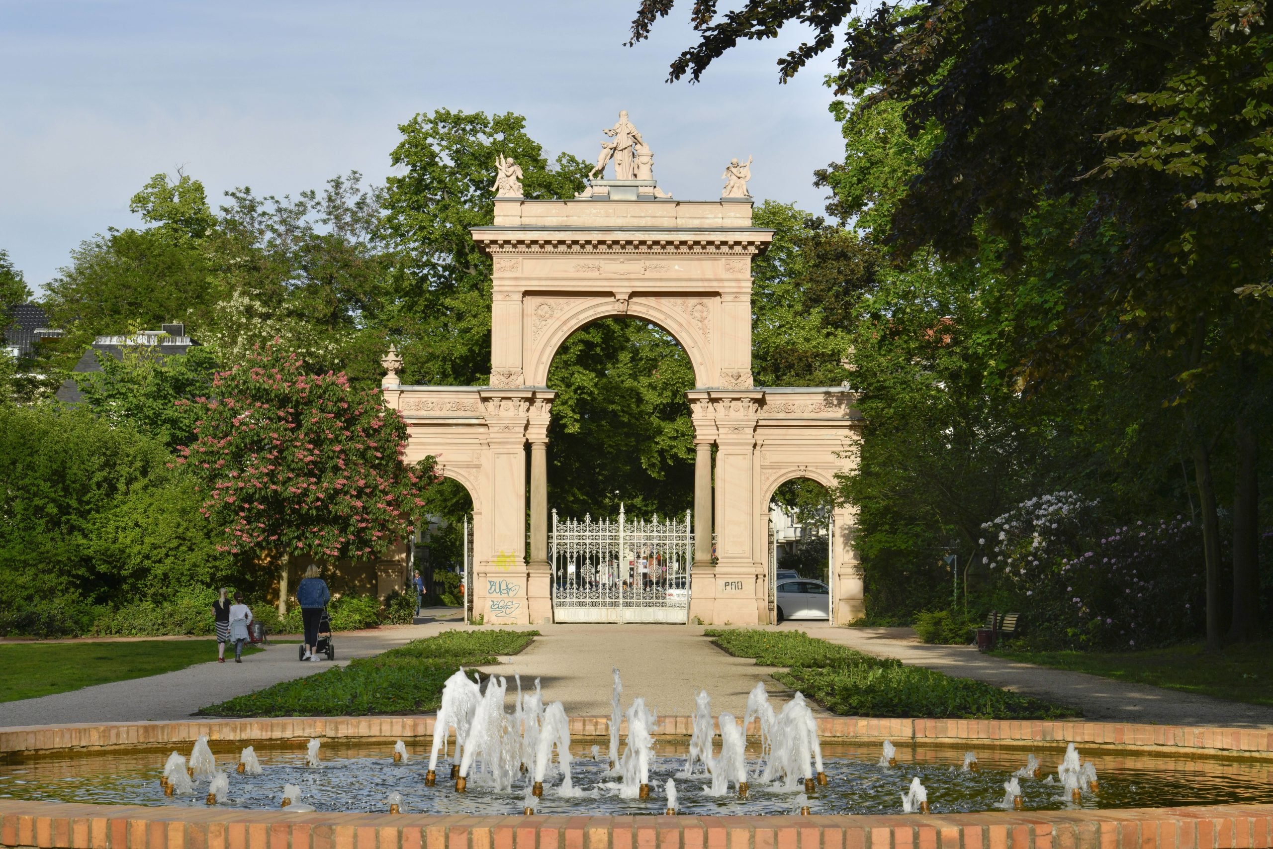 Majestätisch: das Eingangstor zum Bürgerpark Pankow. Foto: Imago/Schöning