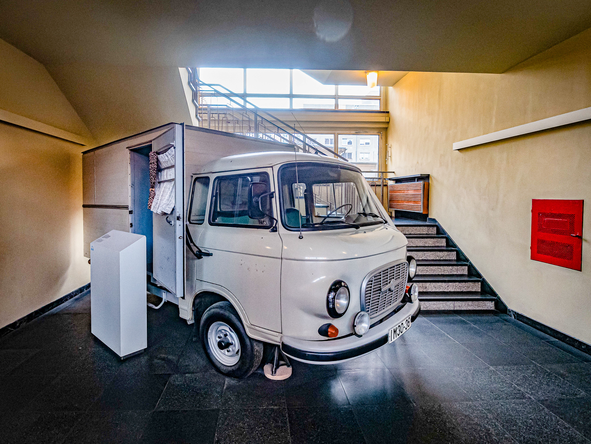 Im Stasi-Museum wird auch ein Gefangenentransporter ausgestellt. Foto: Imago/Jürgen Ritter 
