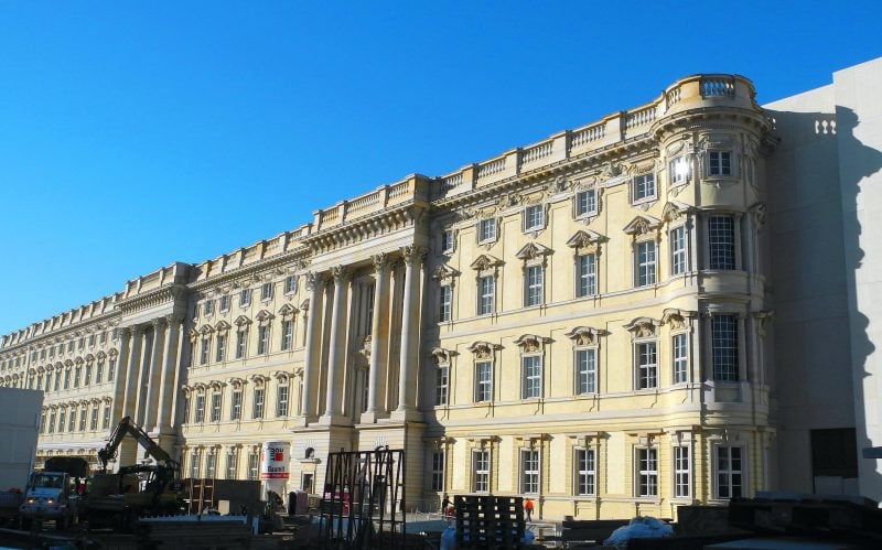 Berlin bekommt wieder sein Stadtschloss. Die Südfassade des Humboldtforums ist fertig. 