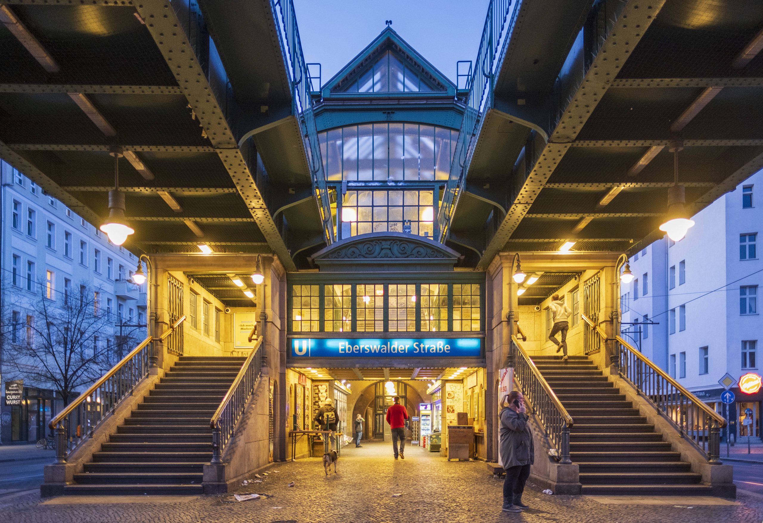 Die 12 schönsten U-Bahnhöfe Berlins: Egal welchen Namen sie trägt: Die U-Bahnstation Eberswalder Straße beeindruckt mit ihrer mächtigen Stahlbauweise.