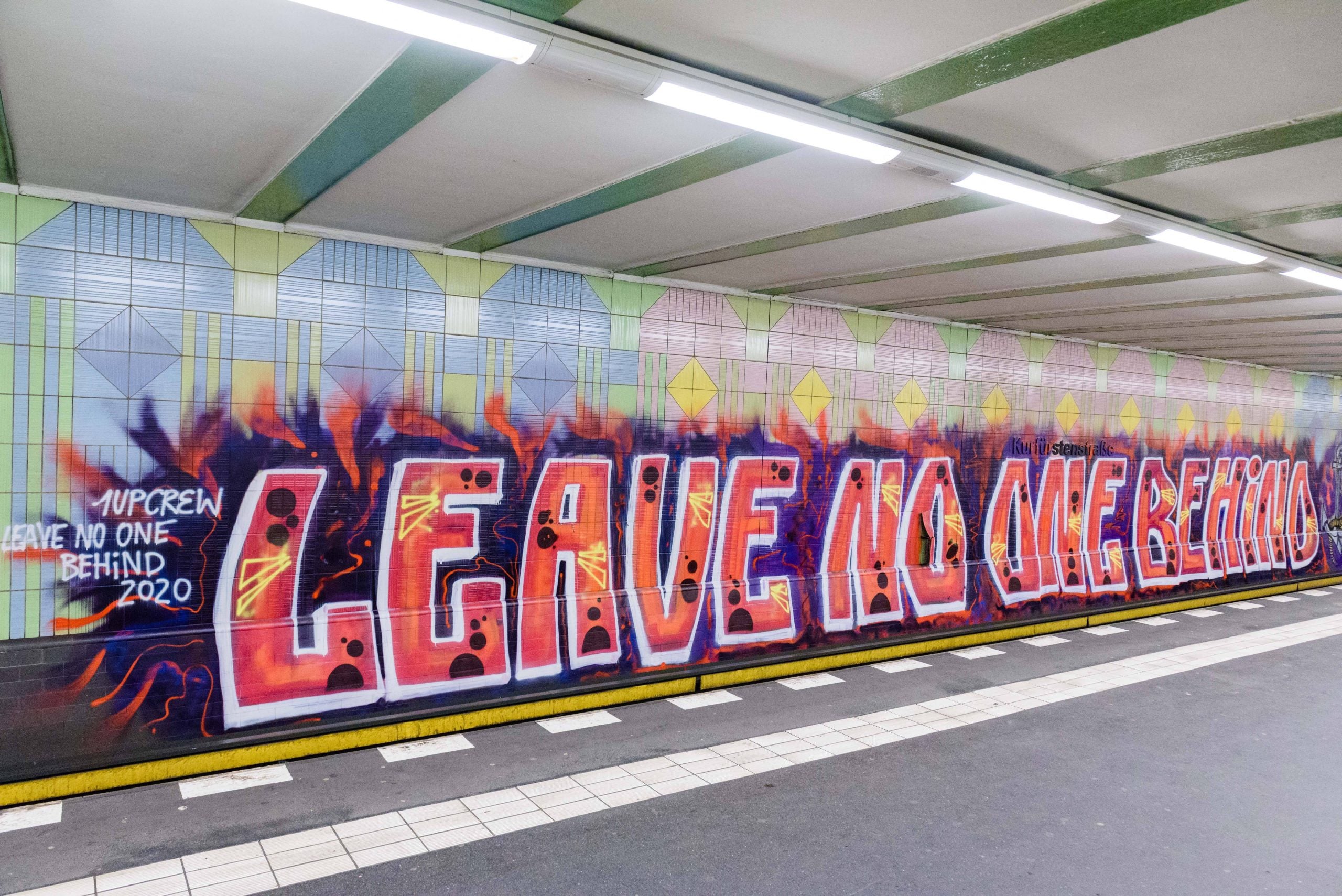 Graffiti für den guten Zweck: 1UP sagen "Leave No One Behind"