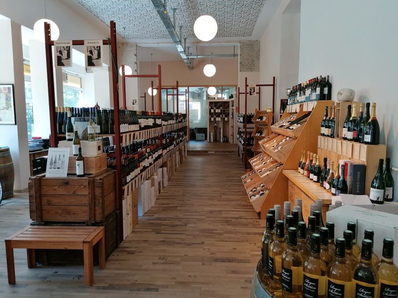 Im Fokus von des Weinsortiments von Paasburg's, einem Weinladen in Berlin-Steglitz, stehen europäische Entdeckungen, aus Frankreich, Österreich oder von der iberischen Halbinsel.