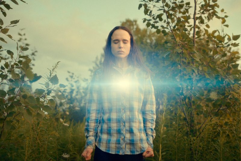 Neue Filme und Serien im Juli 2020: In der neuen Staffel von "The Umbrella Academy" zeigt Ellen Page, welche übernatürlichen Fähigkeiten in ihr stecken. Foto: Christos Kalohoridis/Netflix 