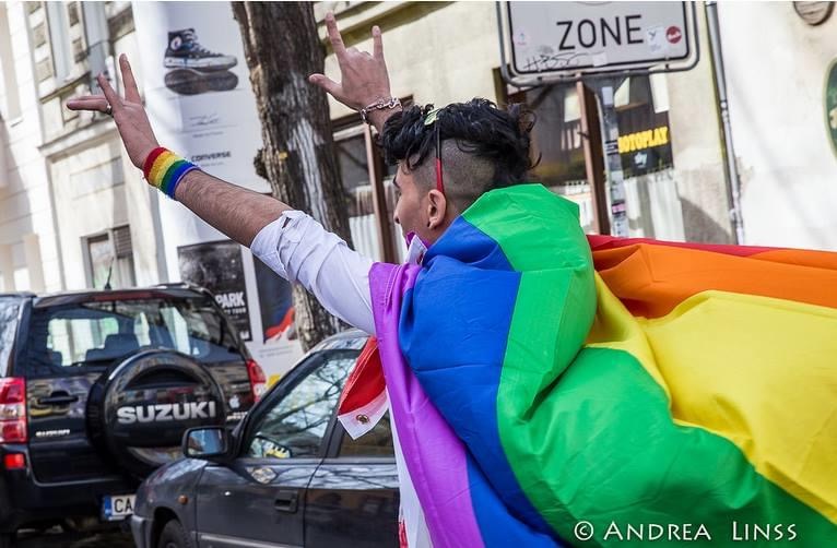 Die Pride Berlin 2020 wird unter anderem von Nasser EL-Ahmad organisiert. Sichtbarkeit sei extrem wichtig, erklärt er. Foto: Andrea Linss