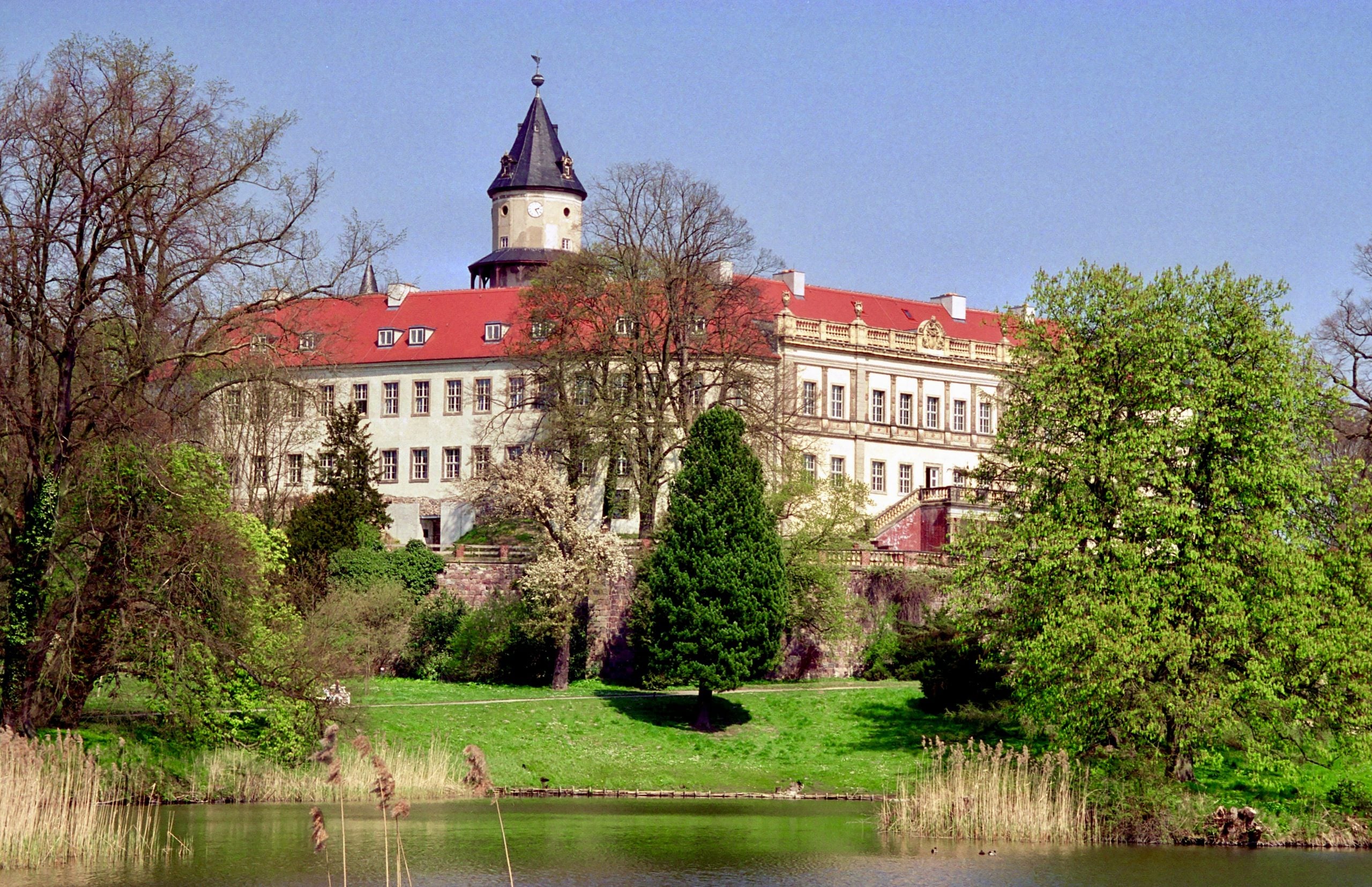Die Geschichte des Schloss Wiesenburg im Hohen Fläming in Brandenburg reicht bis in das 12. Jahrhundert zurück. Foto: Imago/Gueffroy