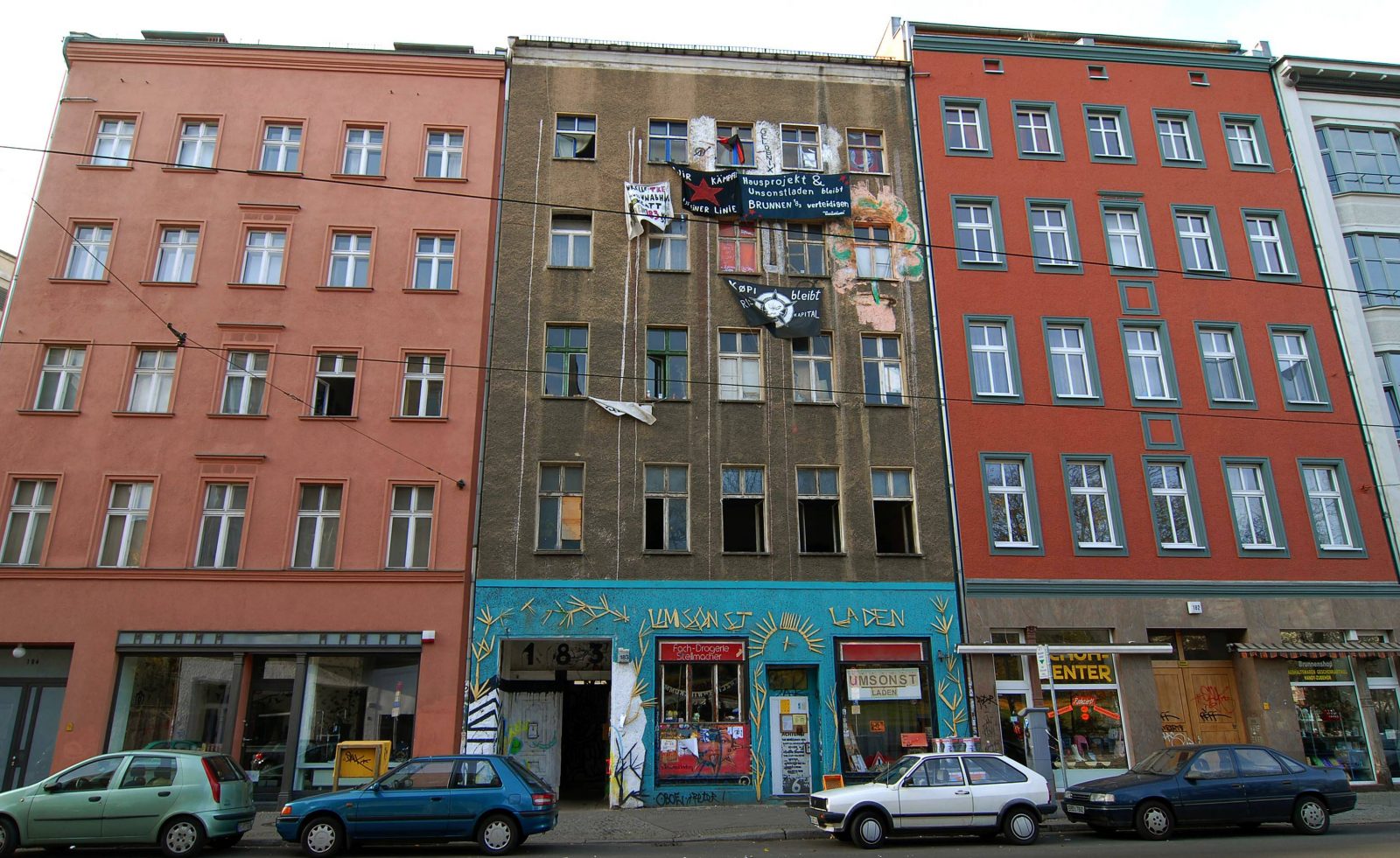 Besetztes Haus mit Umsonst-Laden in der Brunnenstraße 183 in Mitte, November 2008.