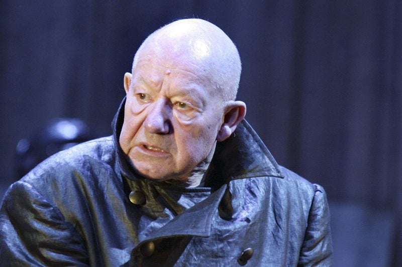 Jürgen Holtz als Titus Andronicus in "Die Schändung" am Berliner Ensemble, 2006. 