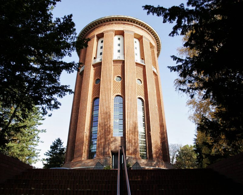 Einer der prunvollsten Wassertürme in Berlin befindet sich in Steglitz. Foto: Imago/Jürgen Heinrich