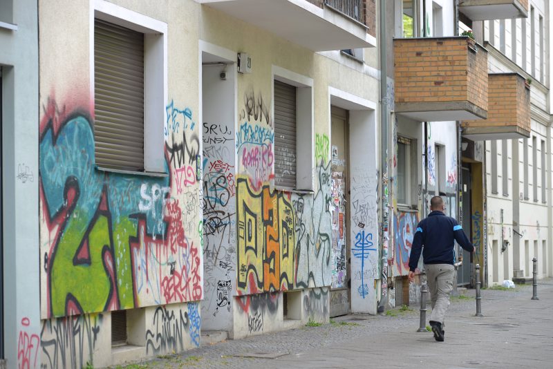 An diese 12 Dinge gewöhnen sich Zugezogene sofort: Wenn man aus einem geschniegelten Dorf kommt, sind der Dreck und die Graffitis in Berlin geradezu aufregend.
