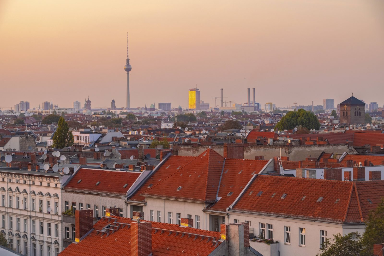 12 Malheure, die einem nur in Berlin passieren können: Auf Dächern spazieren und den Abgang nicht finden. 