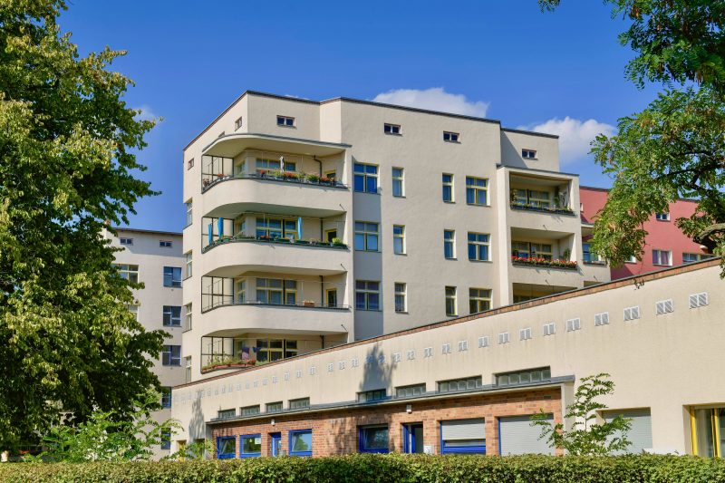 Die Wohnstadt Carl Legien in Prenzlauer Berg ist von Bauhaus-Architektur beeinflusst. Foto: Imago Images/Schöning