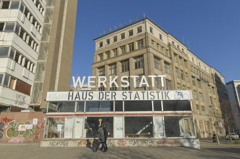 Das Haus der Statistik am Alexanderplatz lädt zum KO-Markt. 