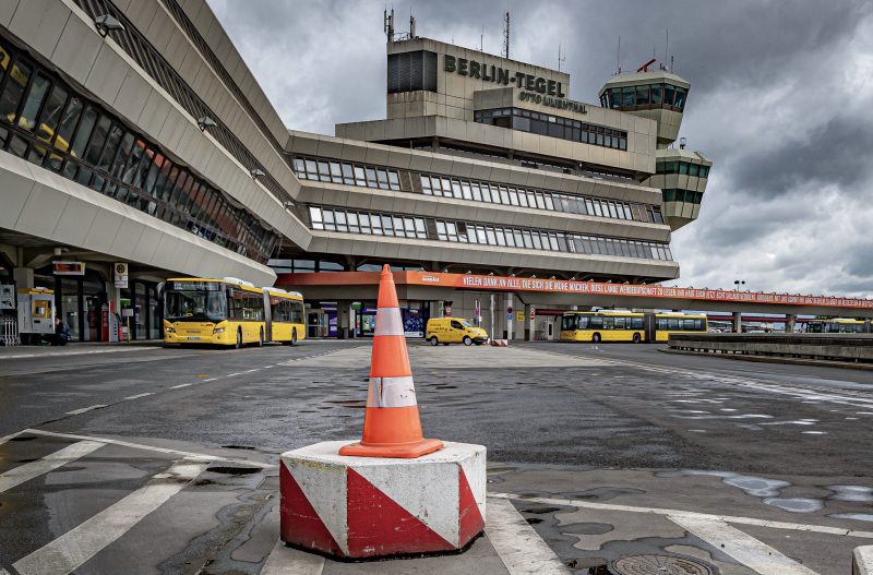 Doch keine Schließung, erst einmal nicht. Der Flughafen Tegel bleibt vorerst in Betrieb. Foto: Imago/Gora 