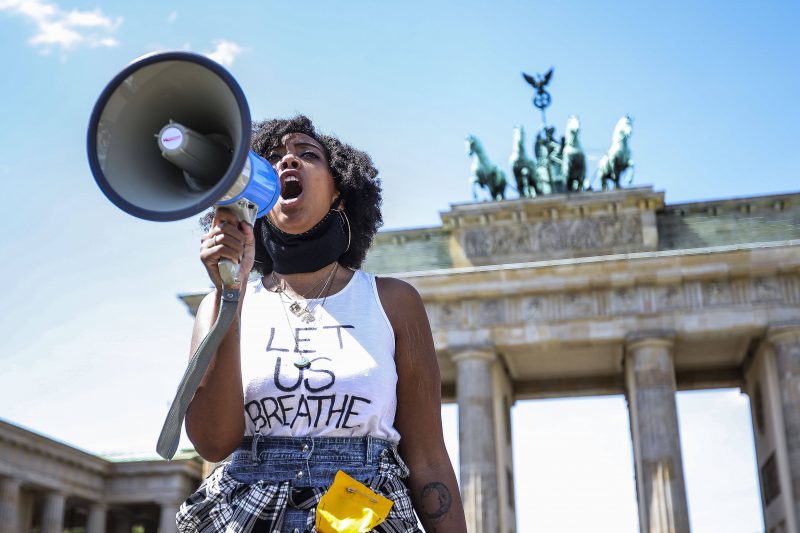 In Berlin gibt es viele Initiativen von und für schwarze Menschen – vor allem aber auch für alle anderen, die sich dringend mit Rassismus und ihrem Privileg auseinandersetzen sollten. Foto: Imago Images/Zuma Wire.