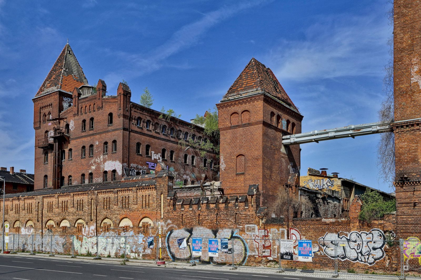 Die ehemalige Bärenquell-Brauerei in Schöneweide ist nicht bloß eine weitere Ruine, sondern seit September Standort des Clubs Griessmuehle. Foto: Imago/POP-EYE/Christian Behring
