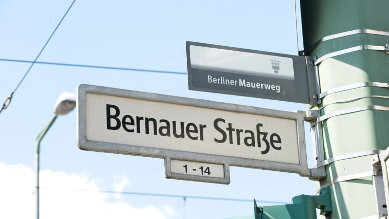 Der Berliner Mauerweg führt einmal um das ehemalige Gebiet von West-Berlin.