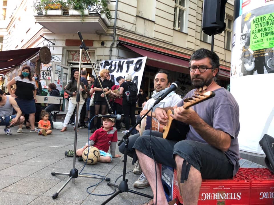 Demo für den Erhalt der Pizzeria De Noantri in Kreuzberg und des Spätkaufs Görliback