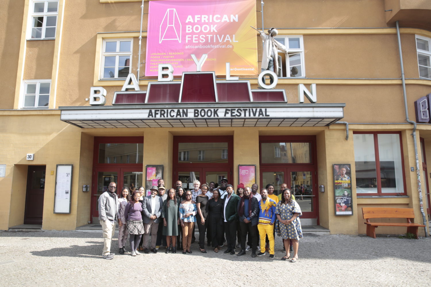 Buchhandlung Berlin: African Book-Festival AutorInnen Die Betreiberinnen des Buchladens Interkontinental haben das African Book Festival entwickelt, das jährlich in Berlin stattfindet. 