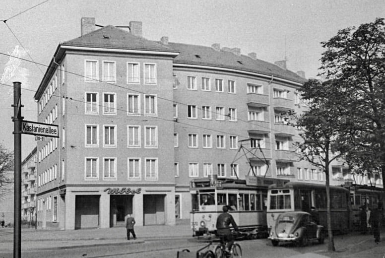 Wohnungsbau: Ein großer Wohnblock ist an der Schwedterstrasse, Ecke Kastanienallee, entstanden. Aufnahme um 1958. 