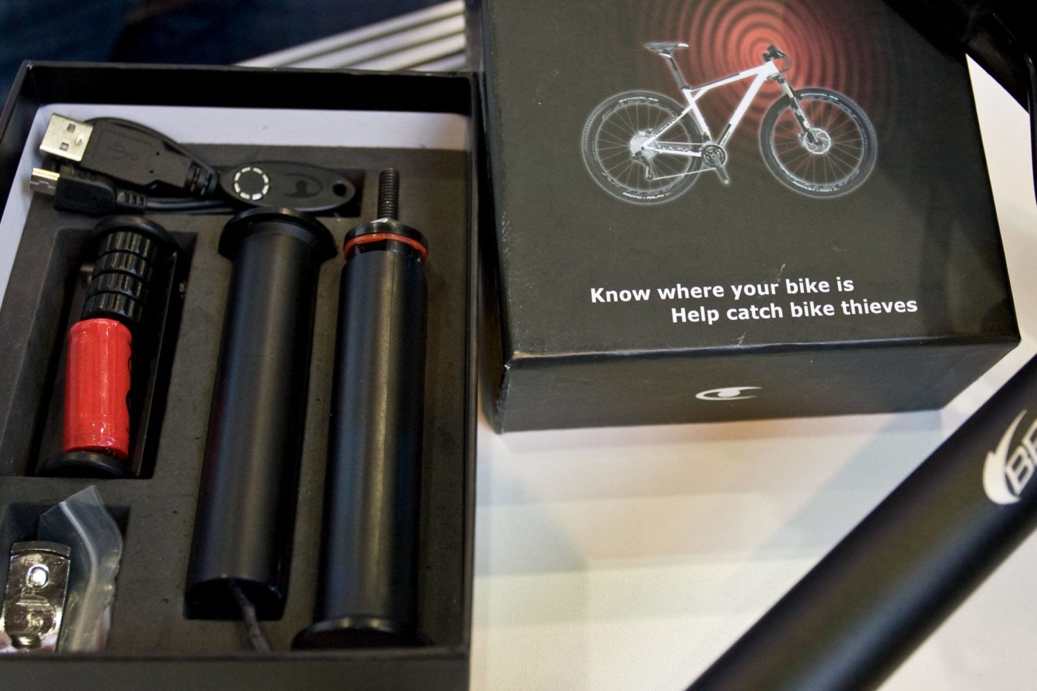 GPS Tracker am Rad können sich bei teuren Fahrrädern lohnen. Foto: imago images/Eibner