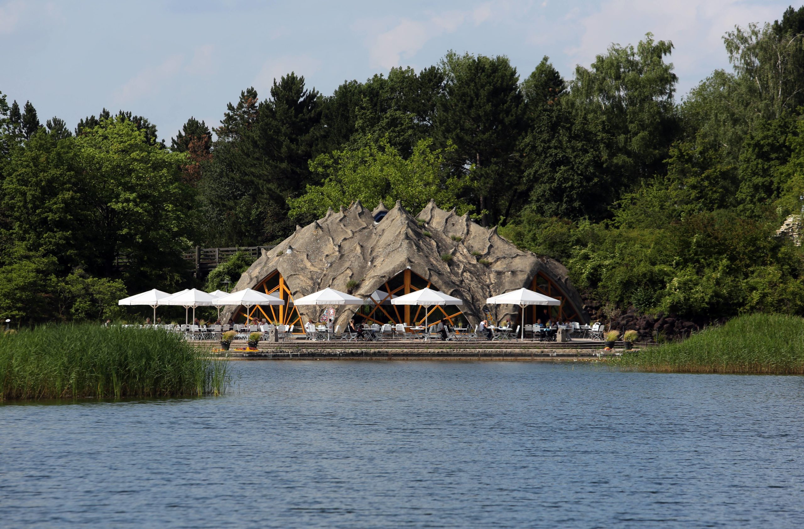 Organische Architektur im Britzer Garten. Das Parkgelände ist eine der wichtigsten Sehenswürdigkeiten in Neukölln. Foto: Imago/Frank Sorge