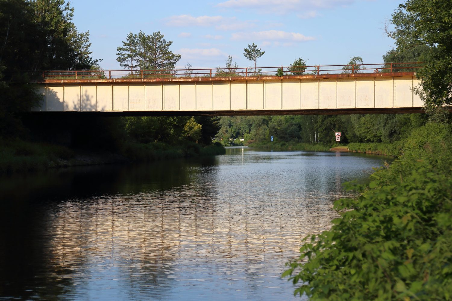 Radtour: Mauerweg im Südosten:Der Mauerweg führt auch über den Teltowkanal. 