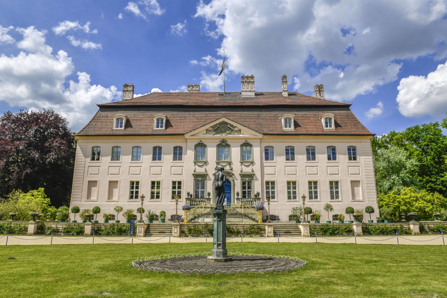 Das Schloss und der Park in Branitz sind eines der beliebtesten Ausflugsziele im Landkreis Spree-Neiße. Foto: imago images/Schöning