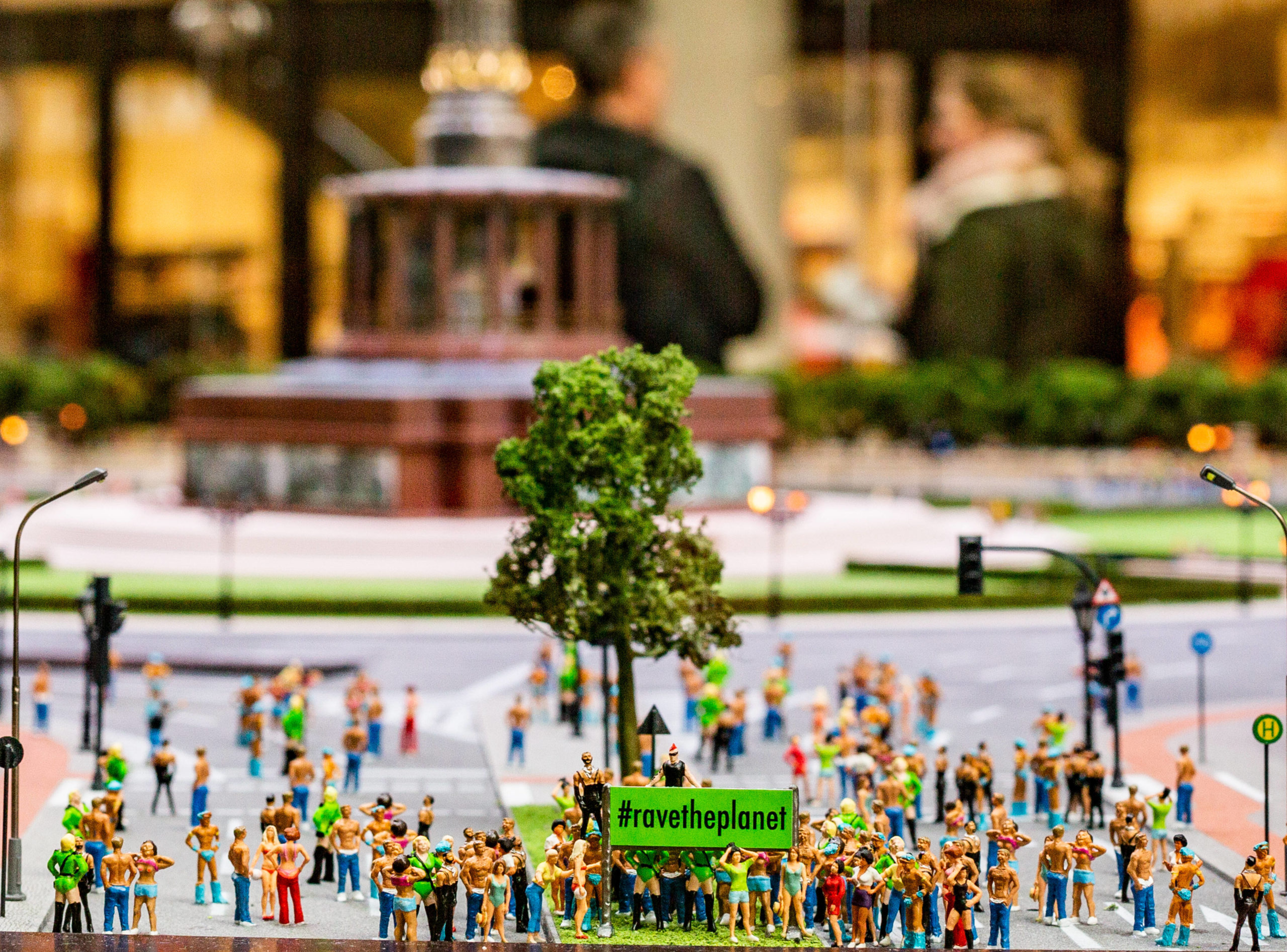 Miniatur-Model der Loveparade – Rave the Planet. Aufgebaut in der Mall of Berlin im Februar 2020. 