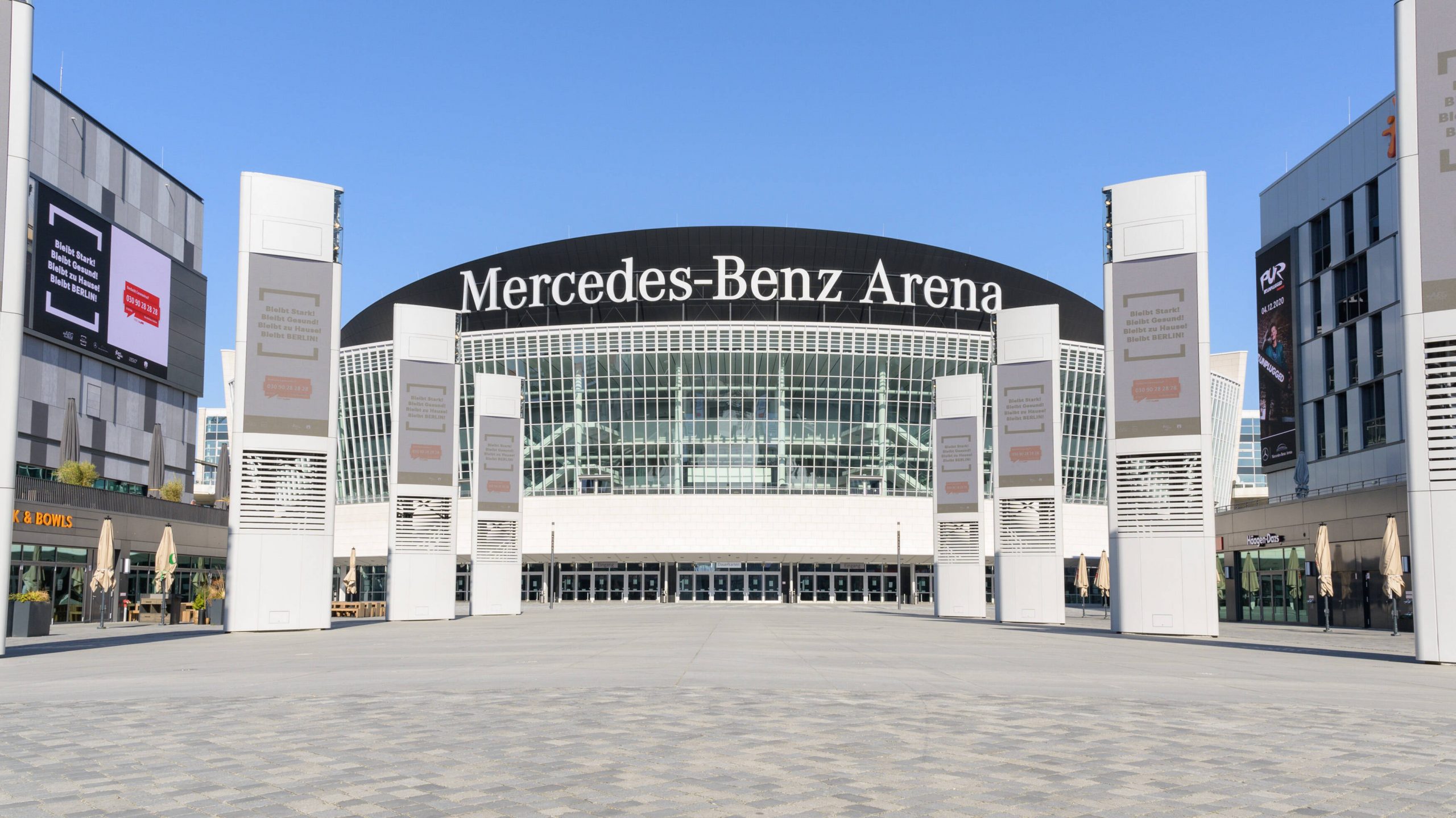 Bausünden in Berlin: Mercedes Benz Arena am Mercedes Benz Platz in Friedrichshain