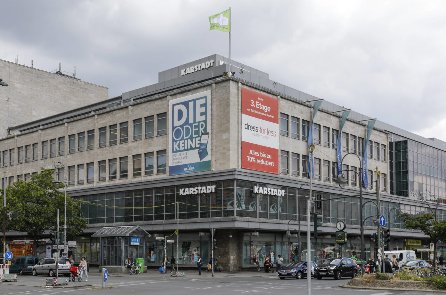Schließung von Karstadt-Kaufhof-Filialen: Braucht Berlin überhaupt solche Kaufhäuser? 