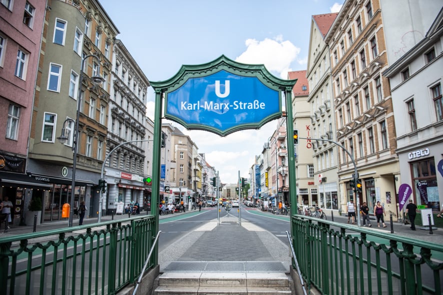 Die Karl-Marx-Straße in Neukölln steht vor ­einer ungewissen Zukunft. Foto: F. Anthea Schaap