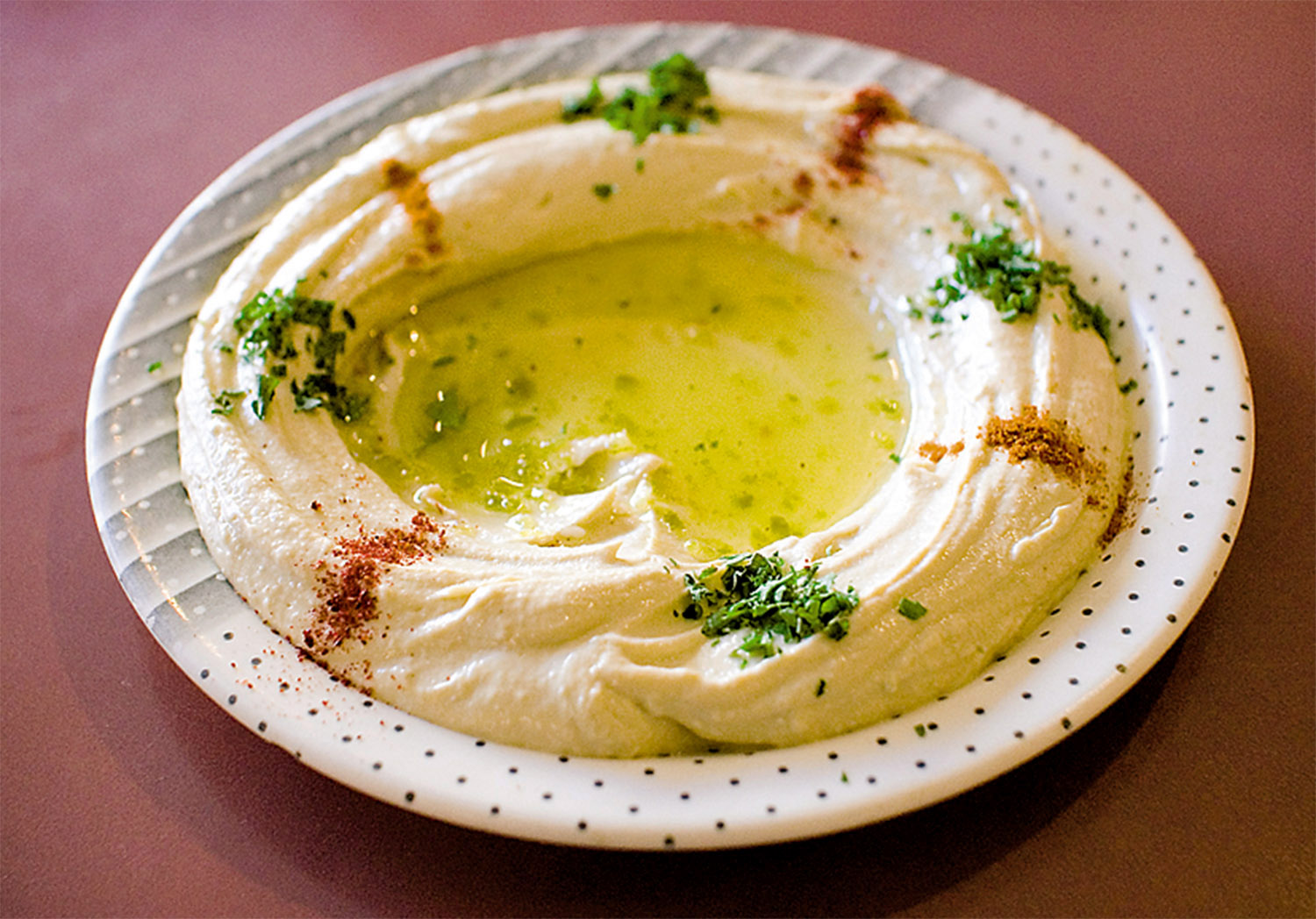 Liebesgrüße aus dem Libanon: In Neukölln schmeckt uns Hummus bei Azzam richtig gut. Foto: Paul Goyette